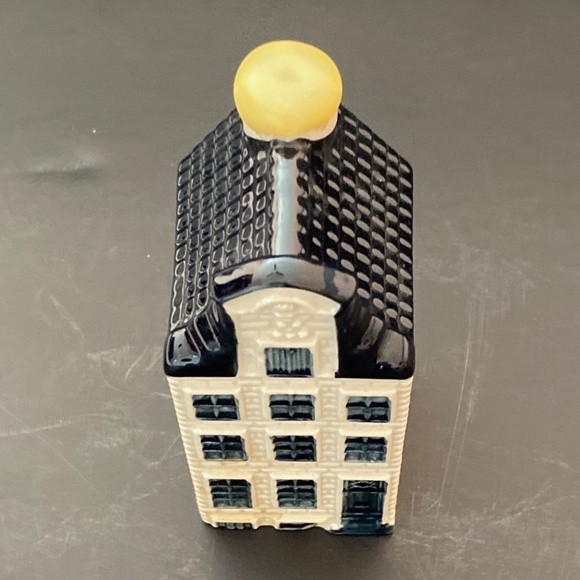 KLM Delft Blue and White House, #59 2013 SEALED WITH  LIQUOR - Picture 5 of 6